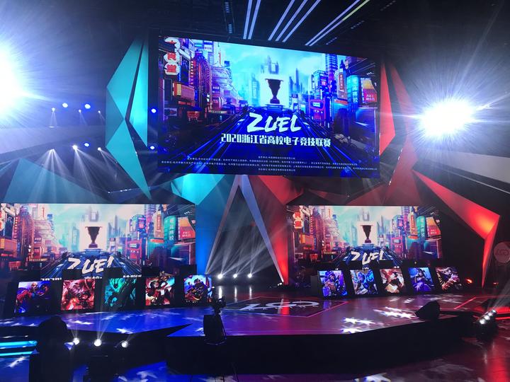 校和社区的 校和社区的