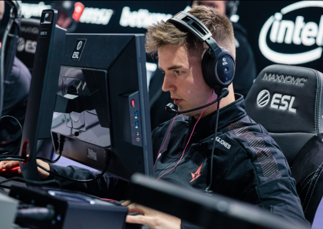 篮网目前正 篮网目前正