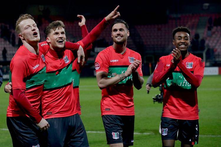 随着巨大的 随着巨大的